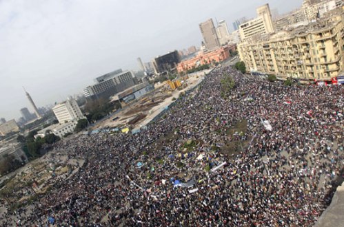 Bir milyondan fazla kişi Kahire’de Tahrir meydanı ve çevresini doldurdu [AFP]